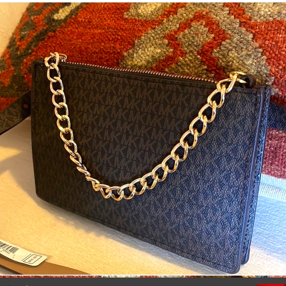 MK Fanny bag  belt sizes small and large . New with tag